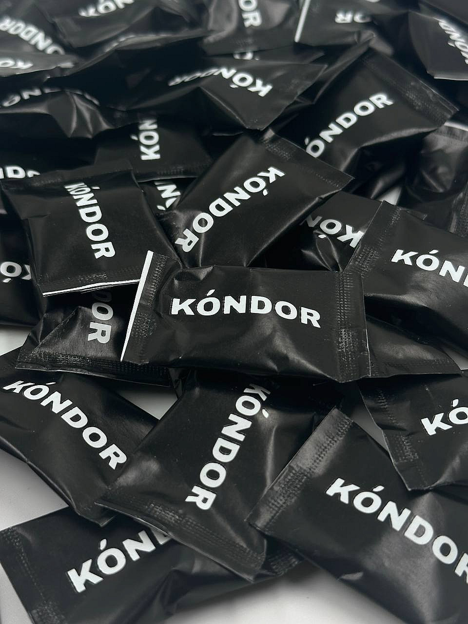 Конфеты в упаковке flow-pack KONDOR